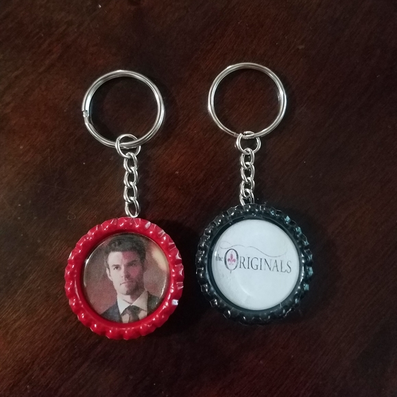 Elijah Mikaelson Bottle Cap Keychains - Picture 1 of 1